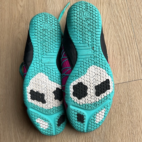 Nike women’s minimal training shoe - Picture 3 of 3